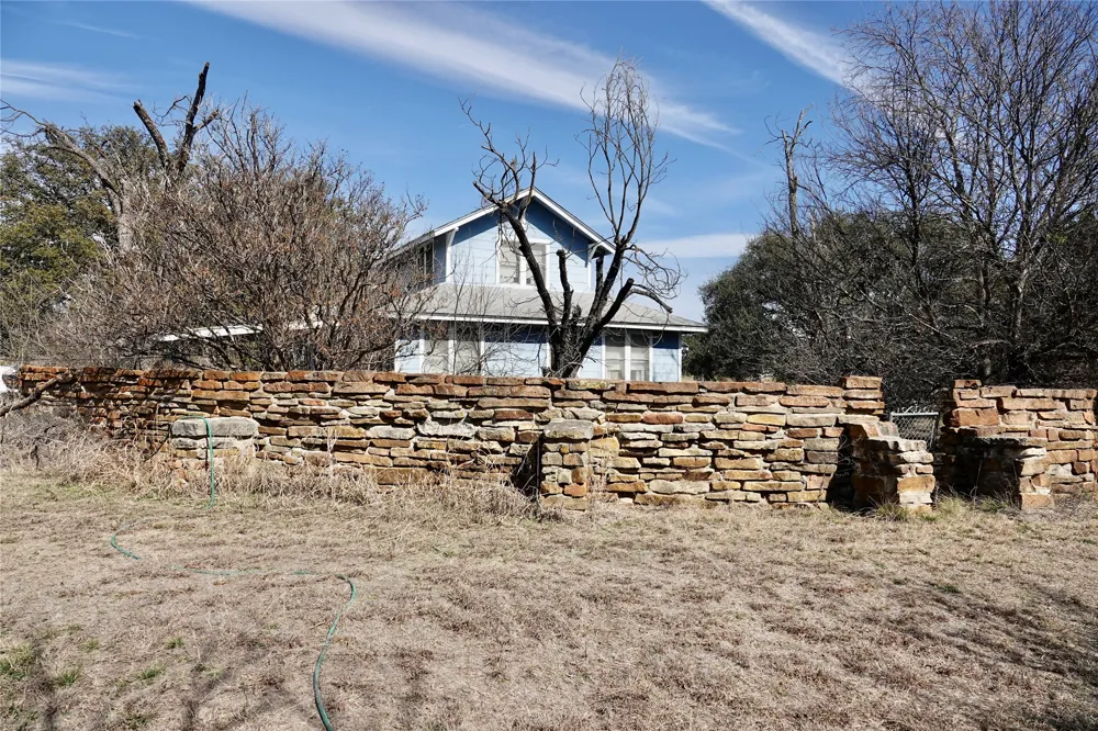 981 W Hwy 84 Mullin, TX 76864