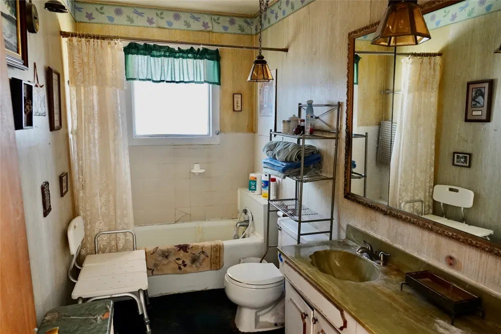 981 W Hwy 84 Mullin, TX 76864