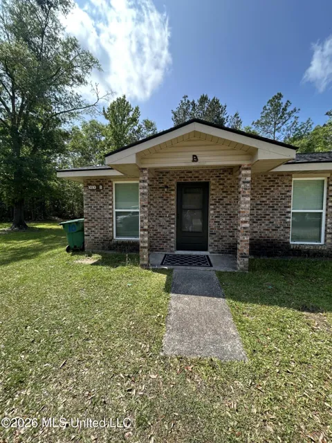 1002 Telly Road