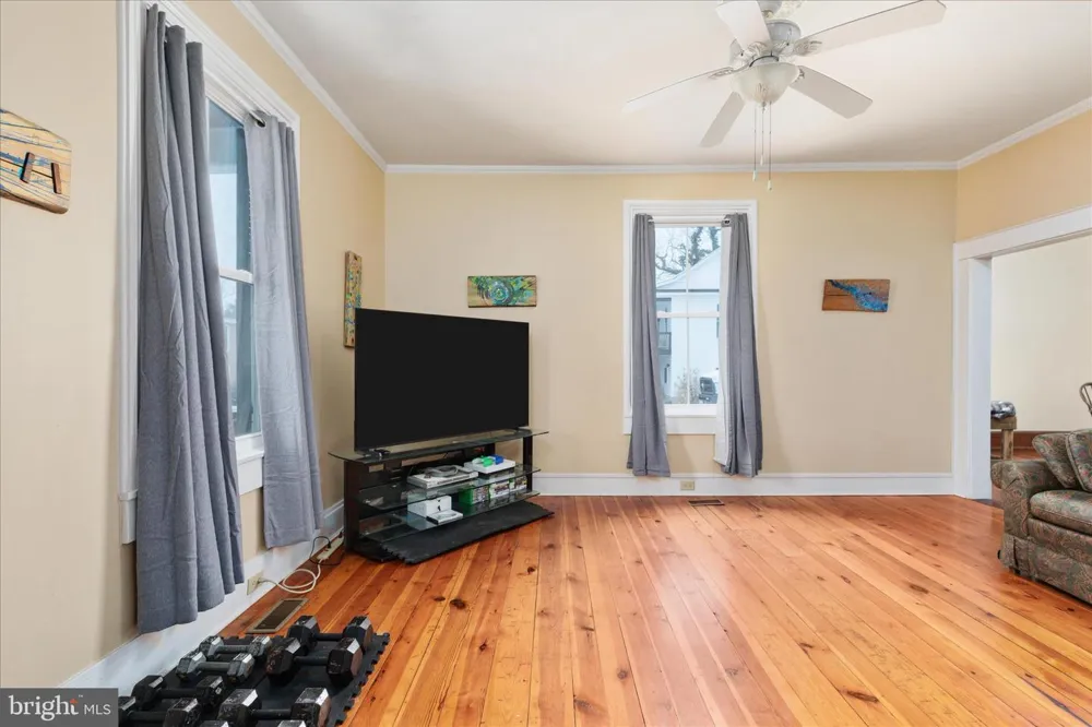 316 S MUHLENBERG STREET Woodstock, VA 22664