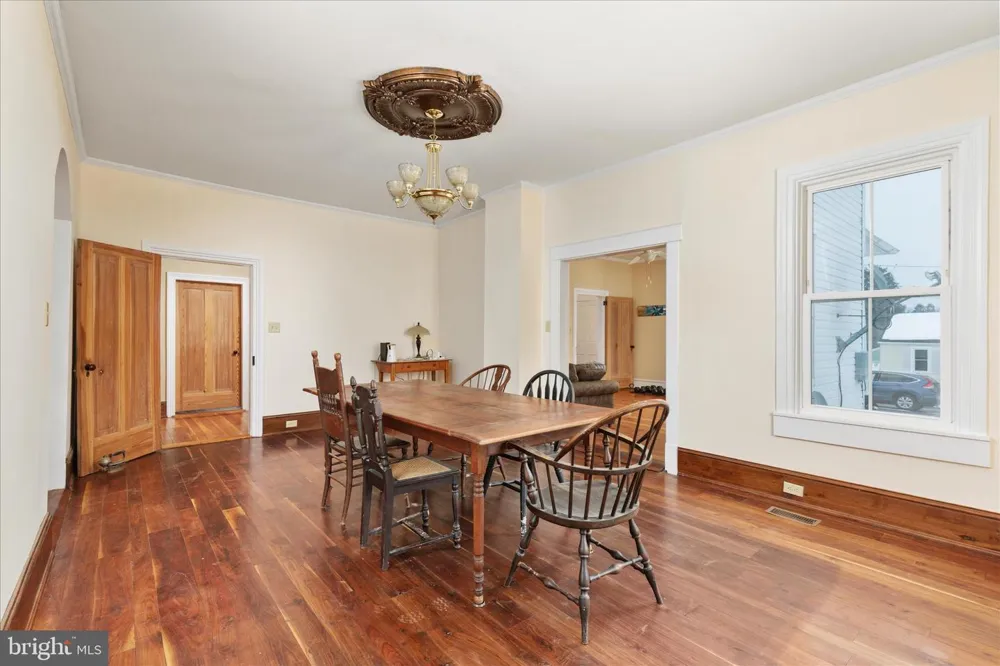 316 S MUHLENBERG STREET Woodstock, VA 22664