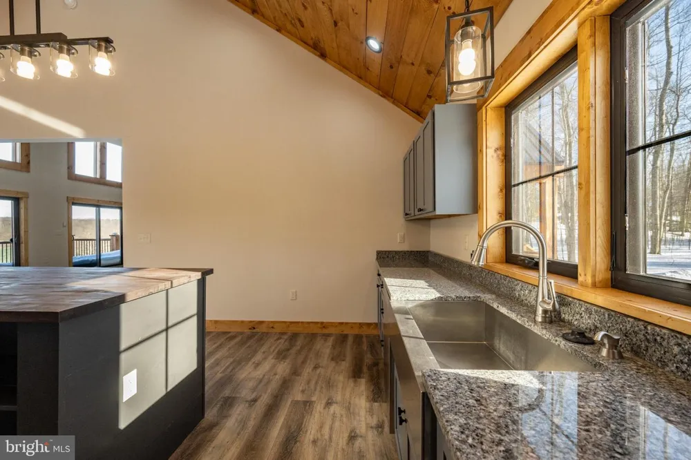 52 DAM VIEW DRIVE Oakland, MD 21550