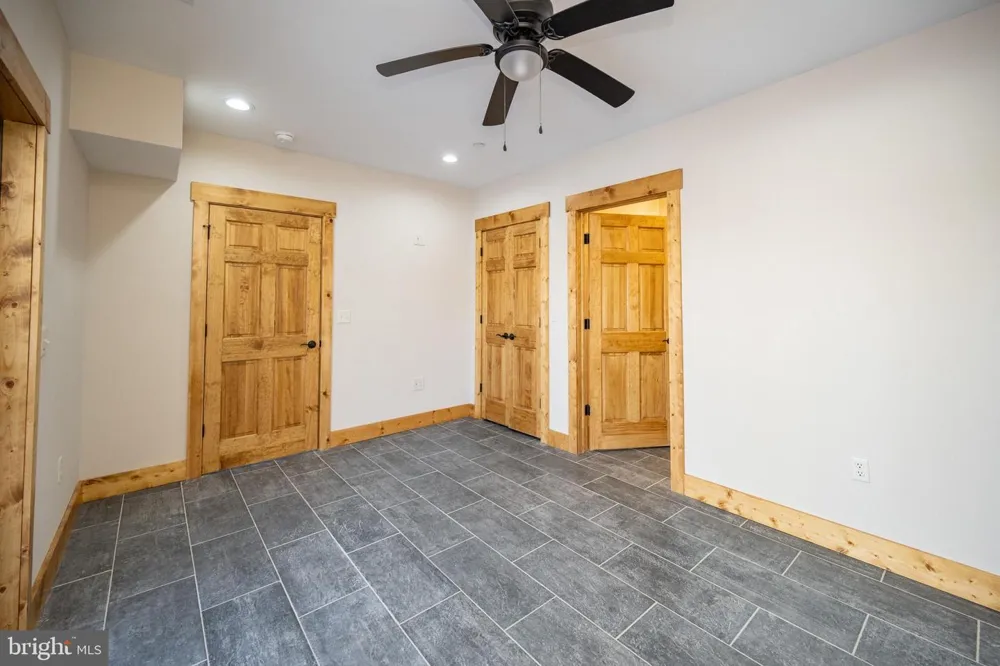 52 DAM VIEW DRIVE Oakland, MD 21550