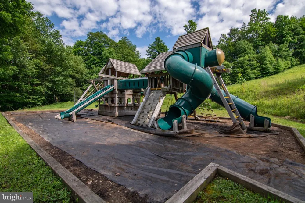 52 DAM VIEW DRIVE Oakland, MD 21550