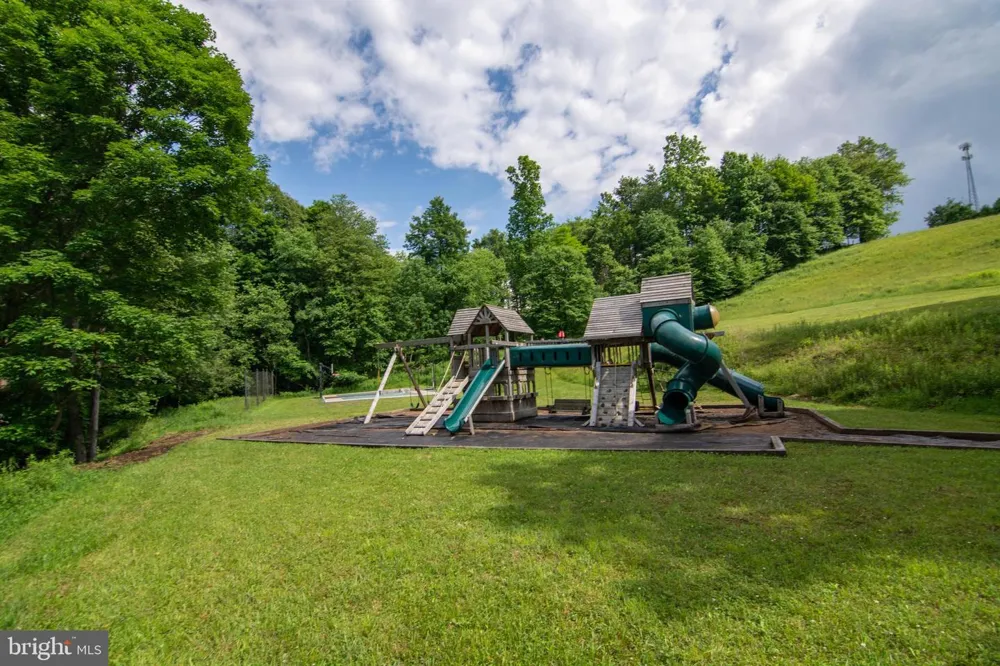52 DAM VIEW DRIVE Oakland, MD 21550