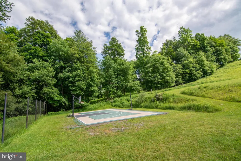 52 DAM VIEW DRIVE Oakland, MD 21550