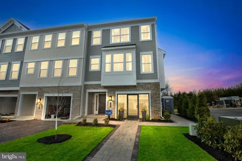 130 JAMESON WAY #12 WARWICK END