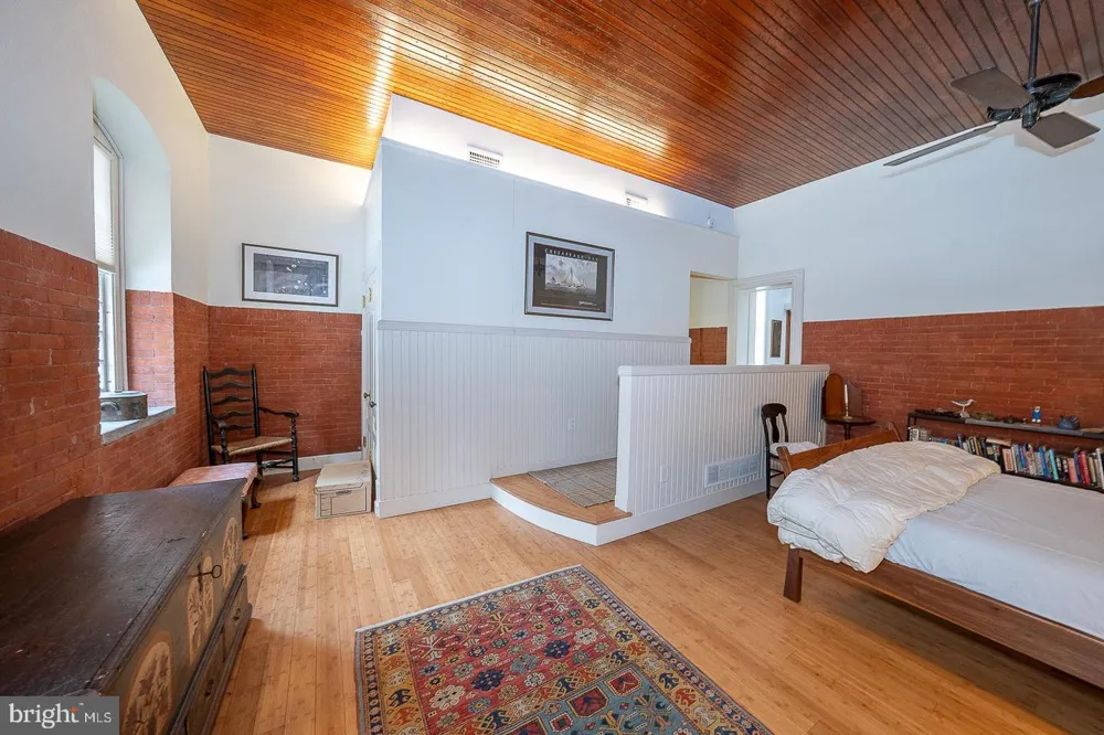 266 BEECHWOOD DRIVE Bryn Mawr, PA 19010