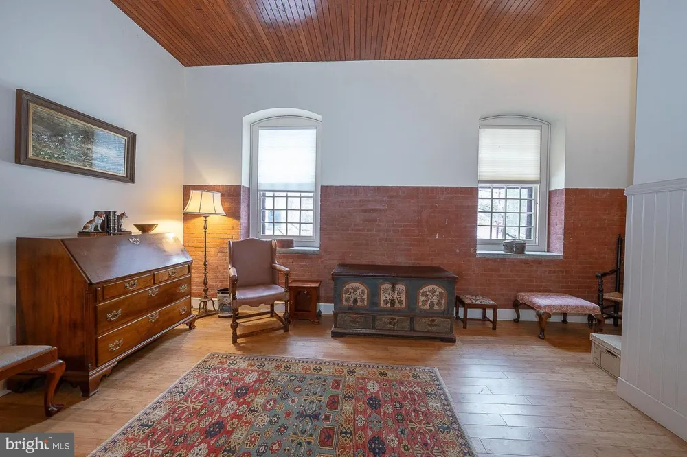 266 BEECHWOOD DRIVE Bryn Mawr, PA 19010