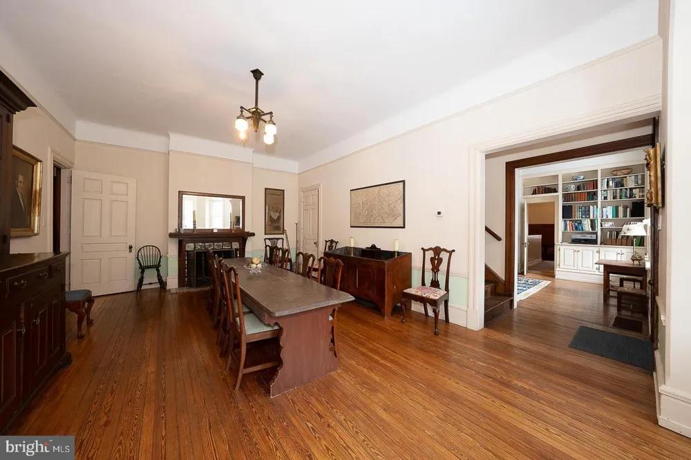 266 BEECHWOOD DRIVE Bryn Mawr, PA 19010