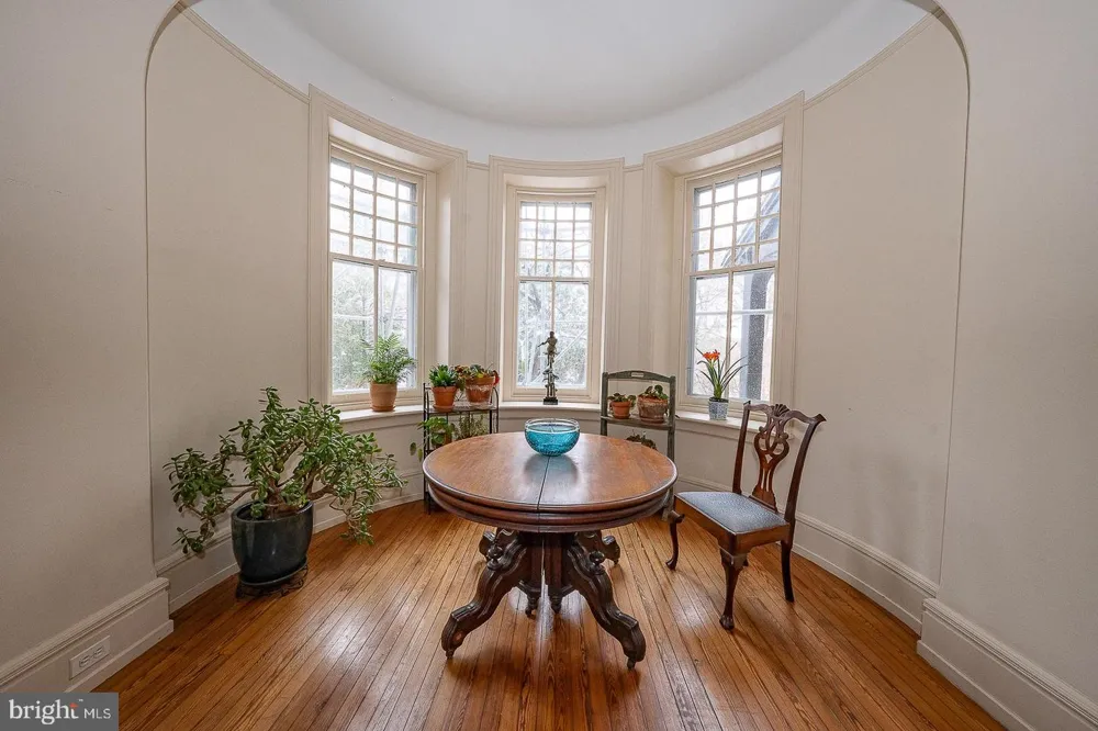 266 BEECHWOOD DRIVE Bryn Mawr, PA 19010