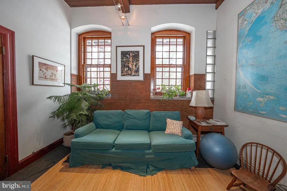 266 BEECHWOOD DRIVE Bryn Mawr, PA 19010