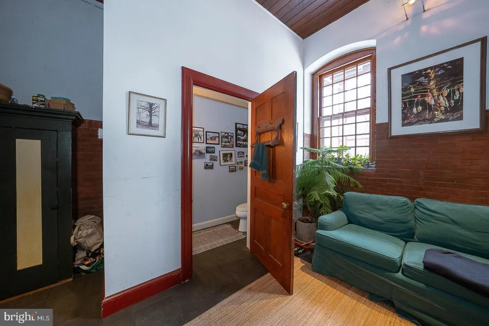266 BEECHWOOD DRIVE Bryn Mawr, PA 19010