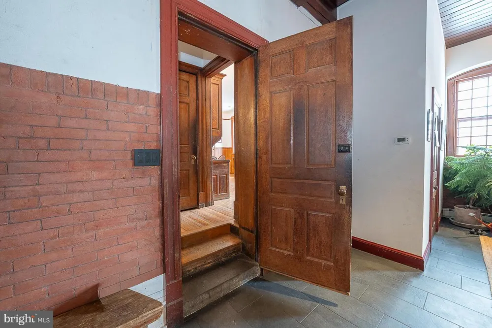 266 BEECHWOOD DRIVE Bryn Mawr, PA 19010