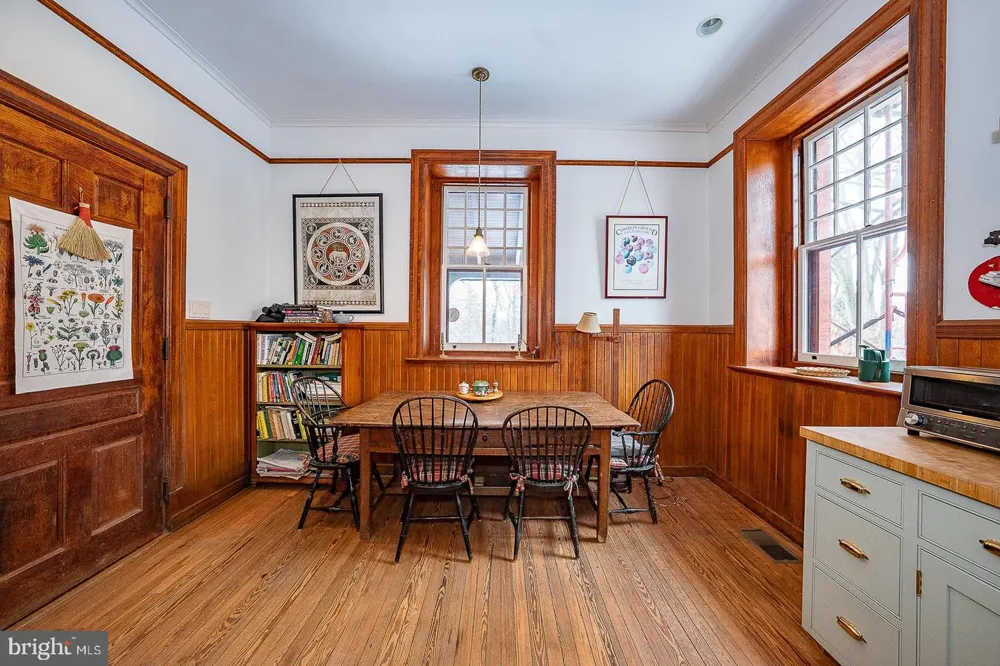 266 BEECHWOOD DRIVE Bryn Mawr, PA 19010