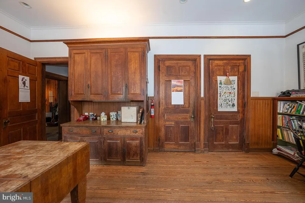 266 BEECHWOOD DRIVE Bryn Mawr, PA 19010