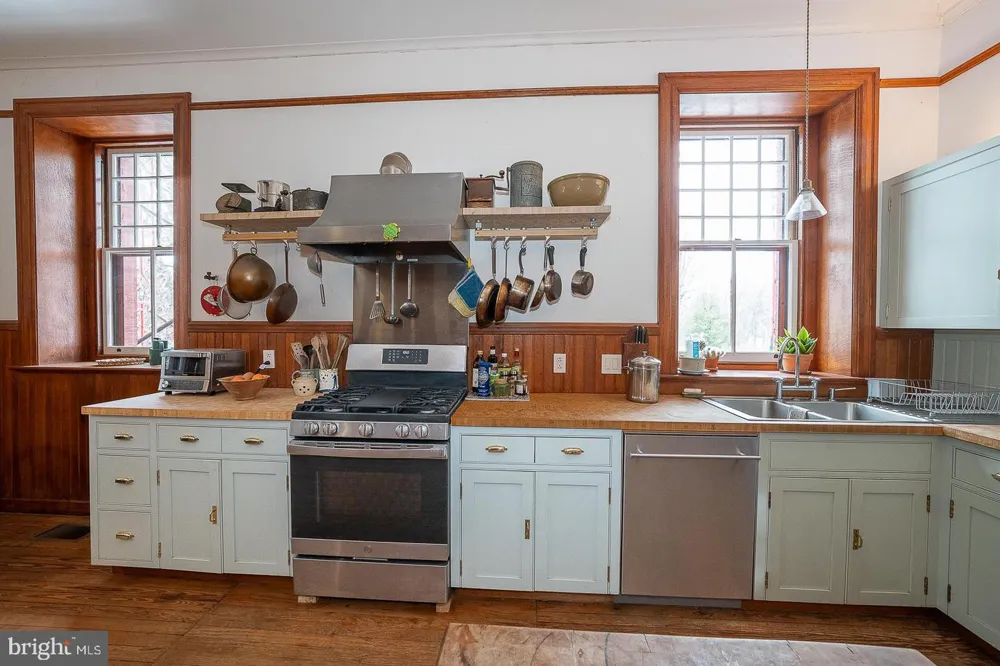 266 BEECHWOOD DRIVE Bryn Mawr, PA 19010