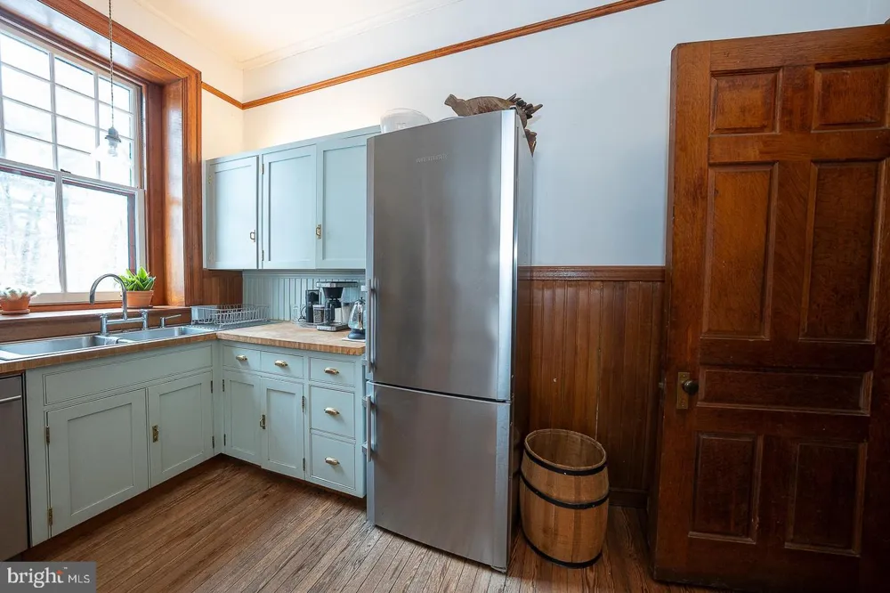 266 BEECHWOOD DRIVE Bryn Mawr, PA 19010