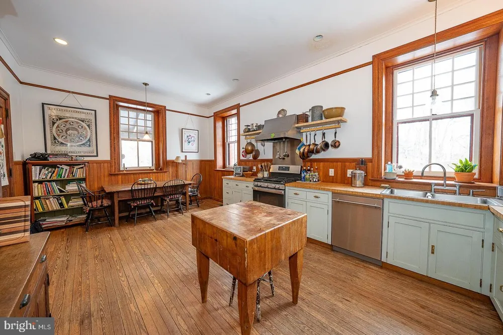266 BEECHWOOD DRIVE Bryn Mawr, PA 19010