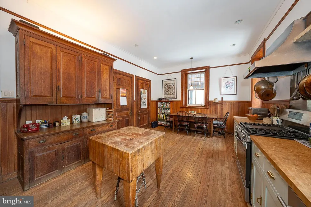 266 BEECHWOOD DRIVE Bryn Mawr, PA 19010