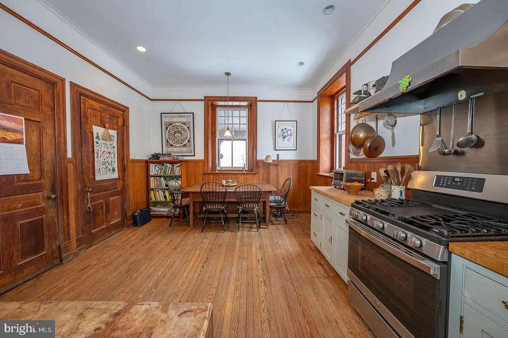 266 BEECHWOOD DRIVE Bryn Mawr, PA 19010