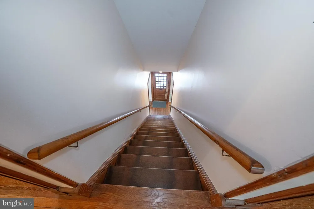 266 BEECHWOOD DRIVE Bryn Mawr, PA 19010