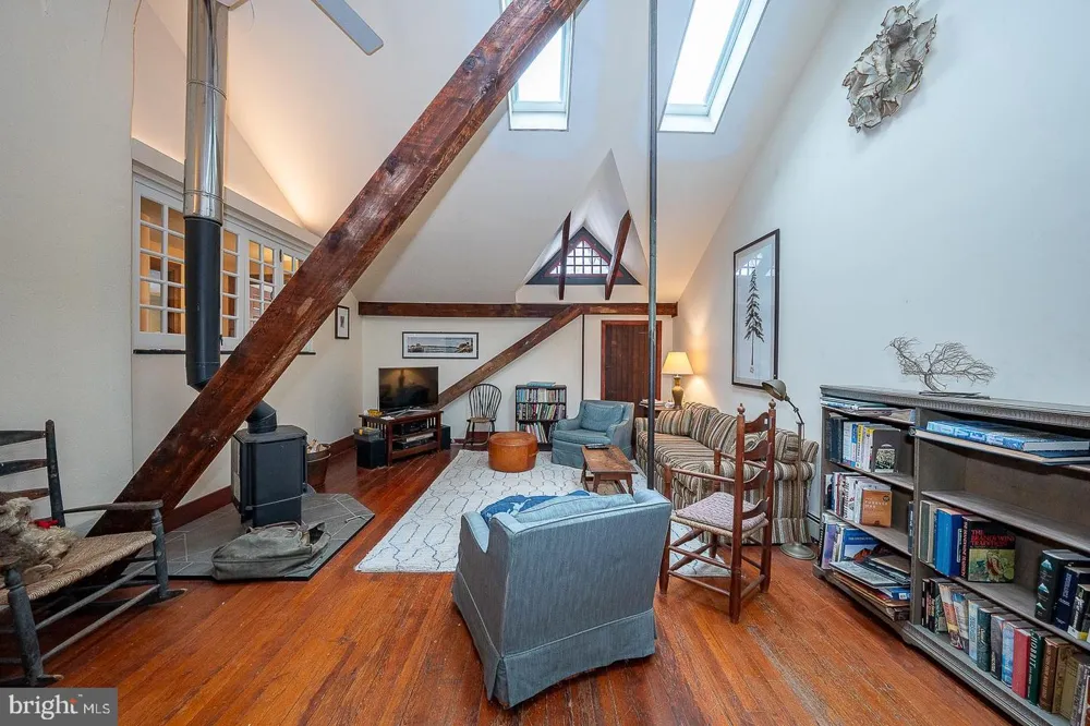 266 BEECHWOOD DRIVE Bryn Mawr, PA 19010
