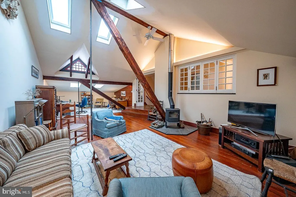 266 BEECHWOOD DRIVE Bryn Mawr, PA 19010