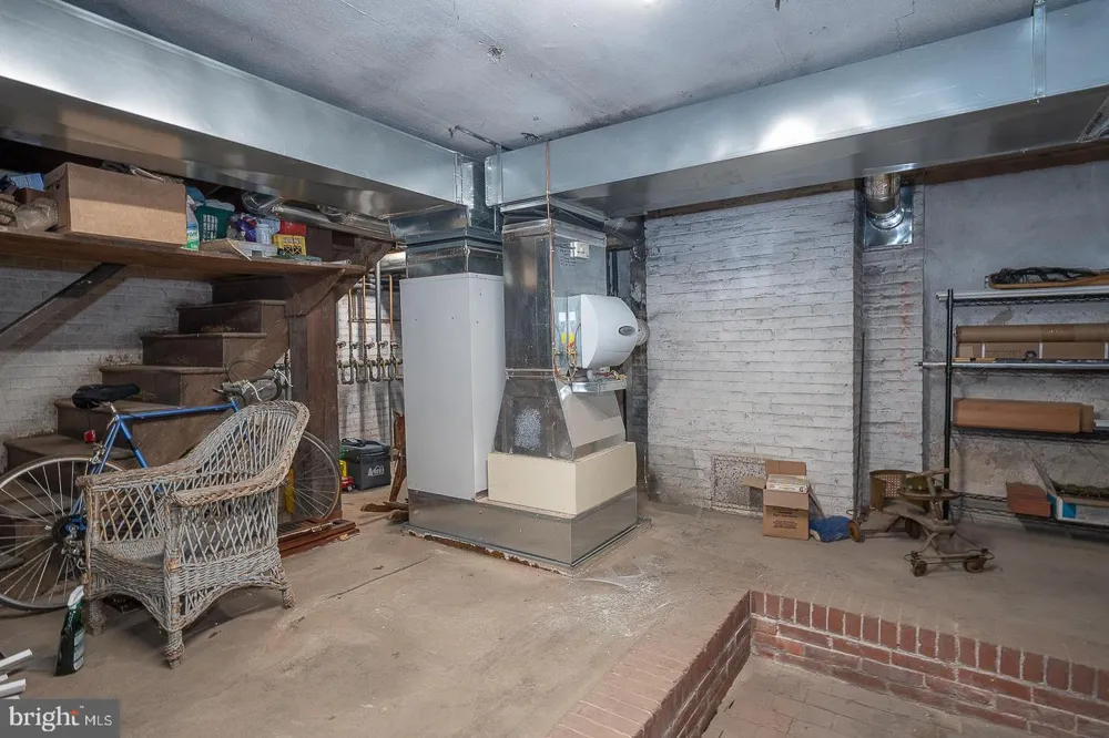 266 BEECHWOOD DRIVE Bryn Mawr, PA 19010