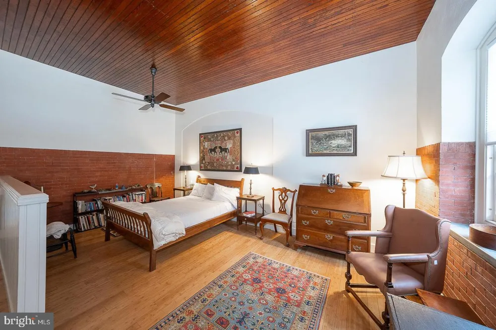 266 BEECHWOOD DRIVE Bryn Mawr, PA 19010