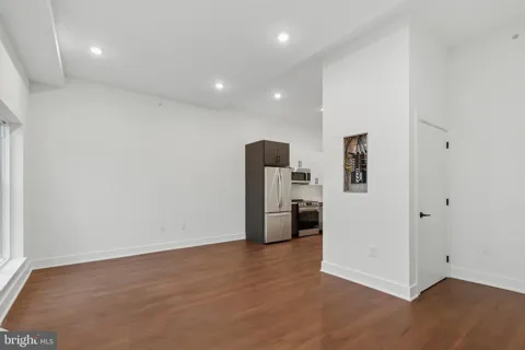 501 WASHINGTON LANE #205