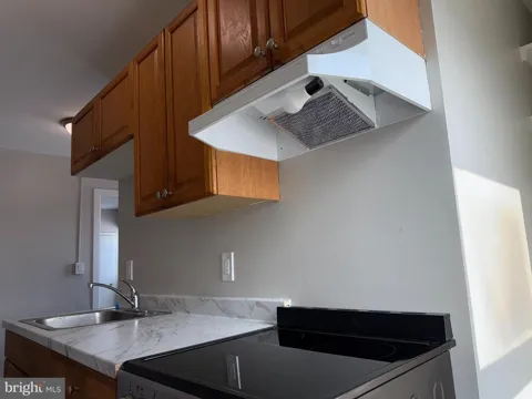 706 CHAIN STREET #3