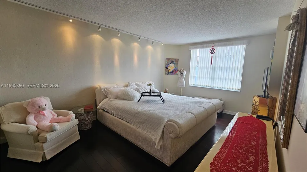 1985 S Ocean Dr #10J Hallandale Beach, FL 33009