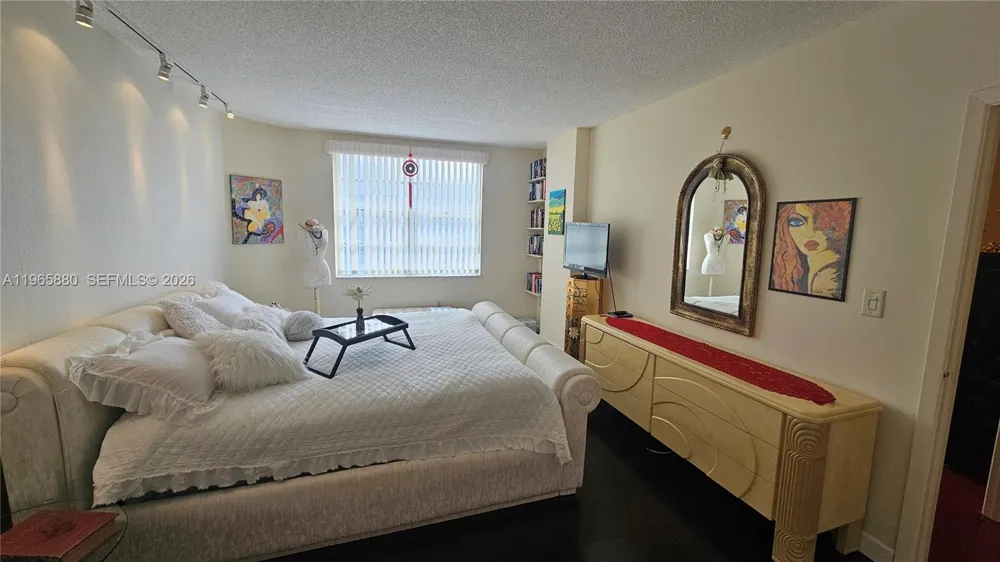 1985 S Ocean Dr #10J Hallandale Beach, FL 33009