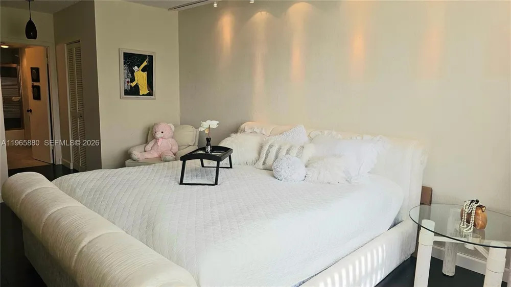 1985 S Ocean Dr #10J Hallandale Beach, FL 33009