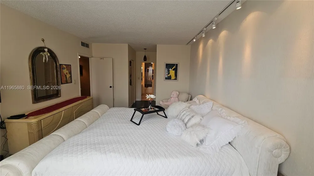 1985 S Ocean Dr #10J Hallandale Beach, FL 33009