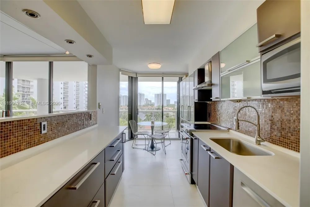 3600 Yacht Club Dr #703 Aventura, FL 33180