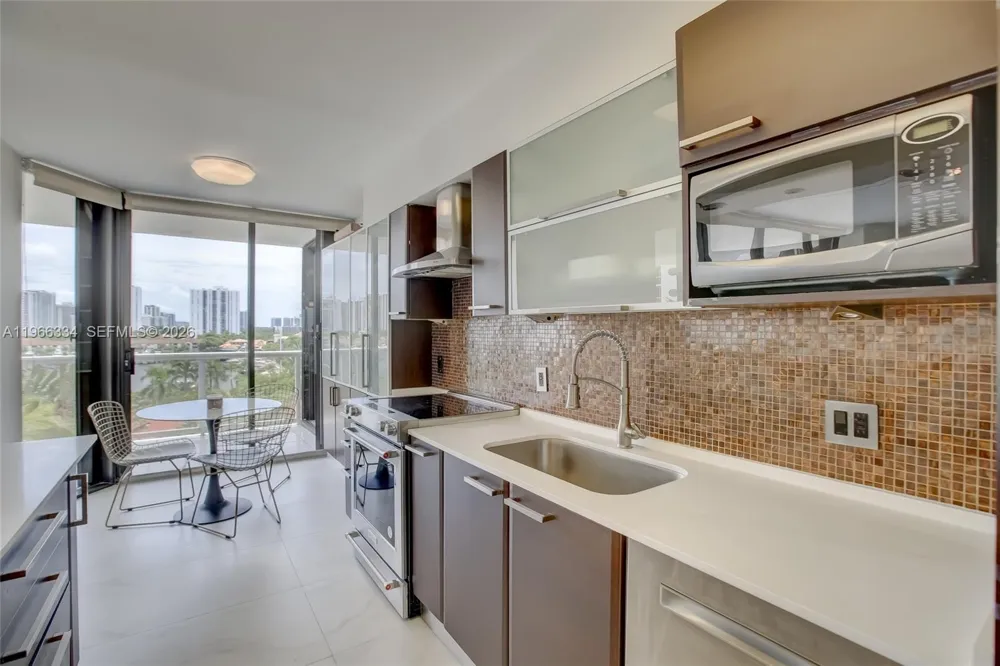 3600 Yacht Club Dr #703 Aventura, FL 33180