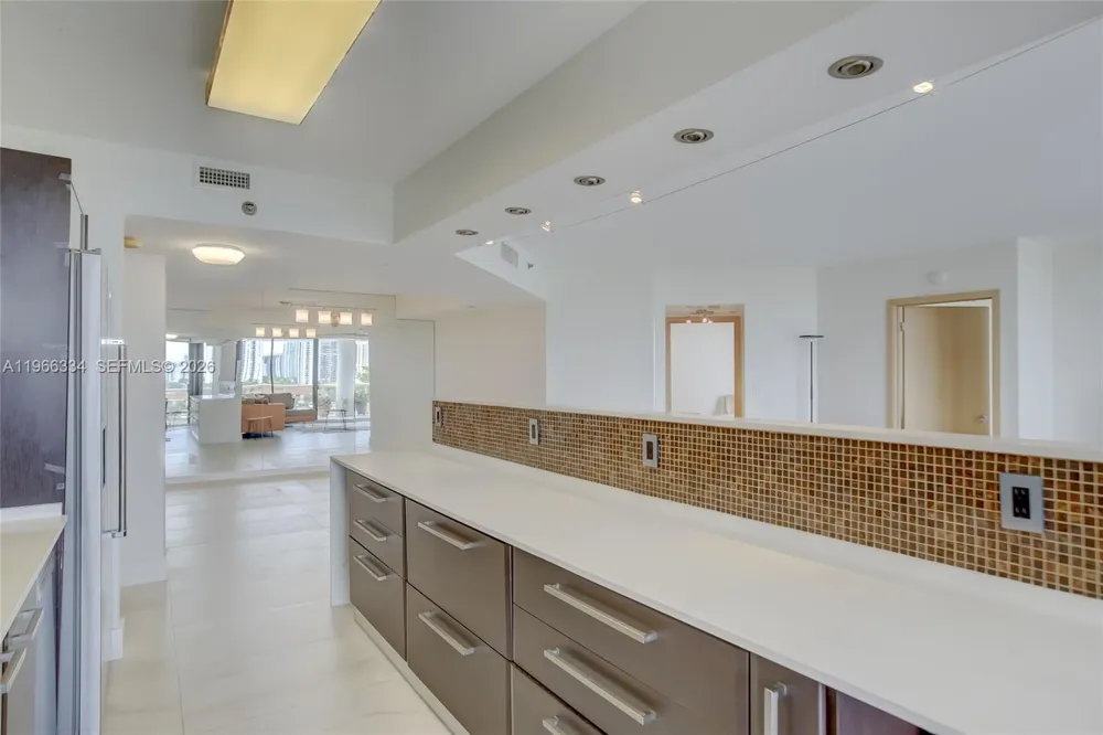 3600 Yacht Club Dr #703 Aventura, FL 33180