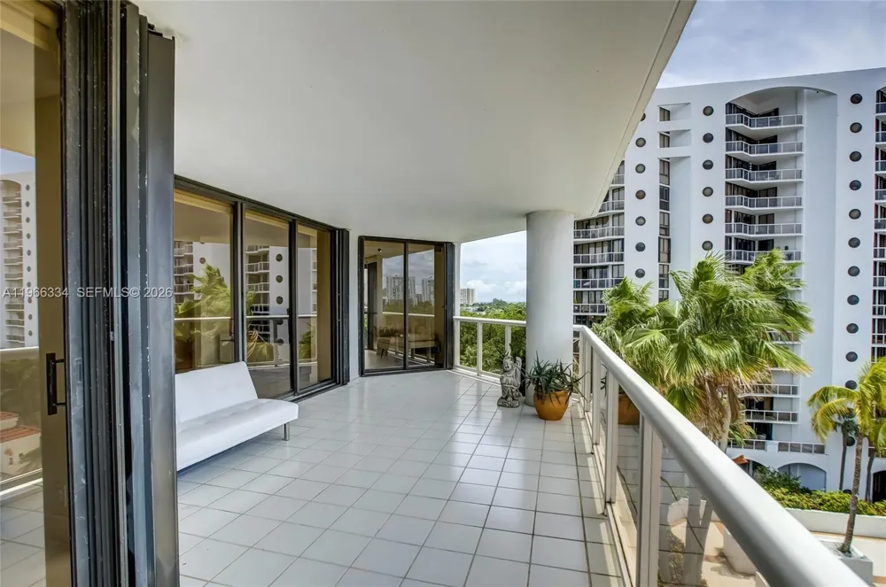 3600 Yacht Club Dr #703 Aventura, FL 33180