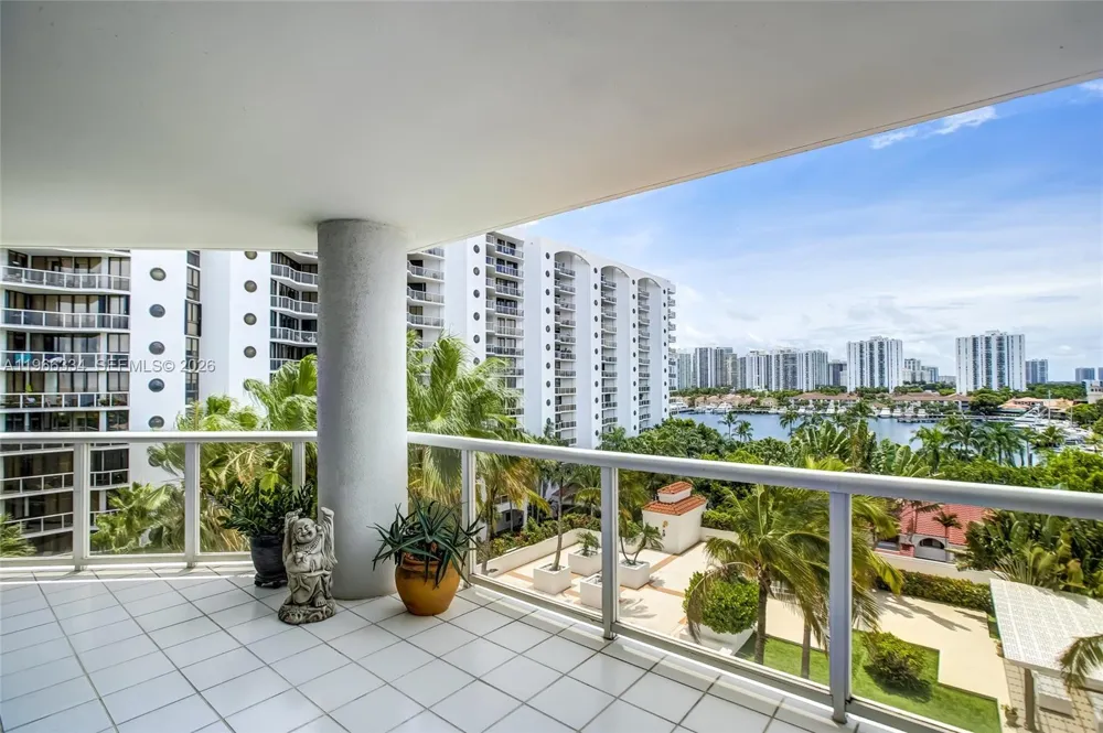 3600 Yacht Club Dr #703 Aventura, FL 33180