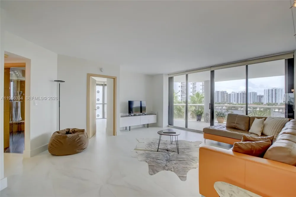 3600 Yacht Club Dr #703 Aventura, FL 33180