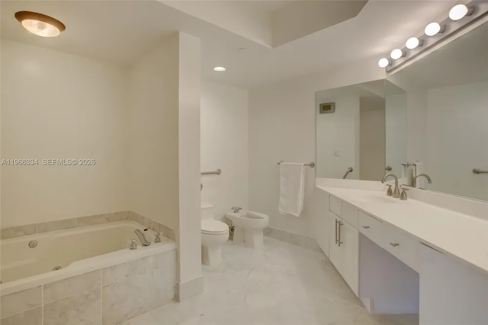 3600 Yacht Club Dr #703 Aventura, FL 33180