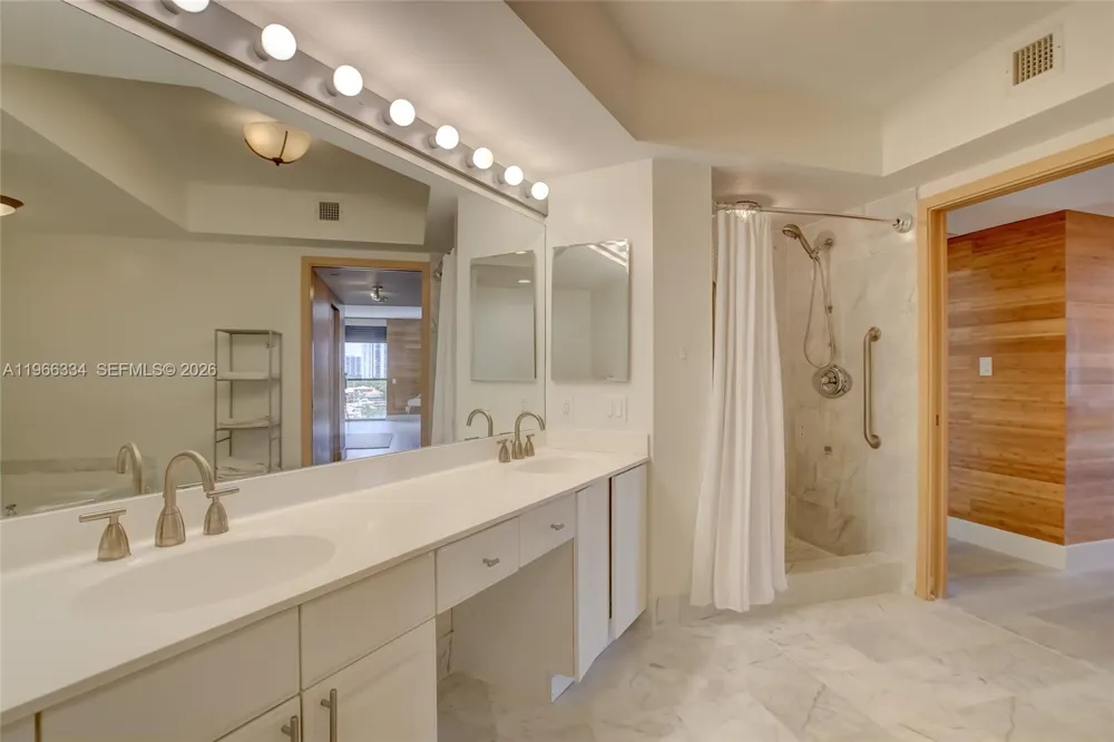 3600 Yacht Club Dr #703 Aventura, FL 33180