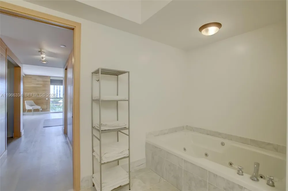3600 Yacht Club Dr #703 Aventura, FL 33180