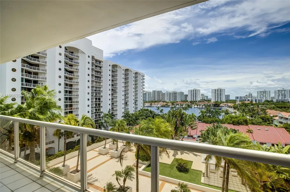 3600 Yacht Club Dr #703 Aventura, FL 33180