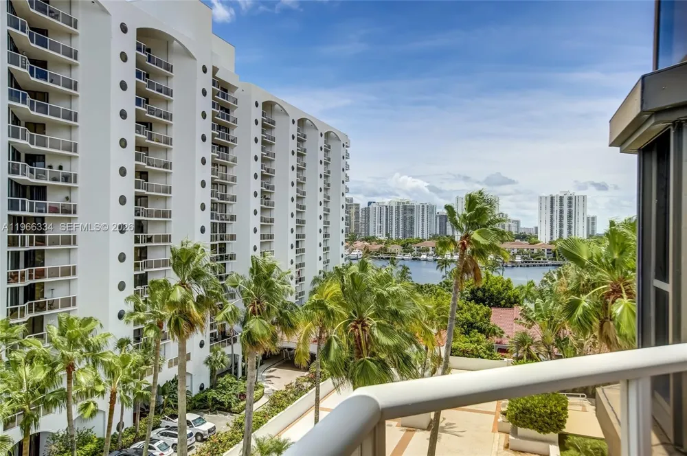3600 Yacht Club Dr #703 Aventura, FL 33180