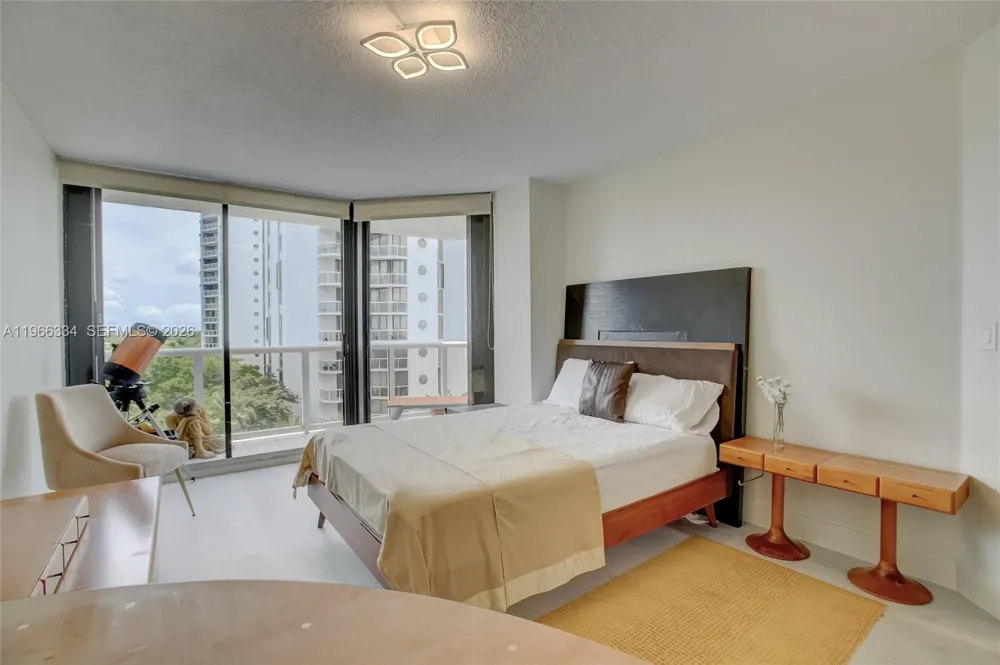 3600 Yacht Club Dr #703 Aventura, FL 33180