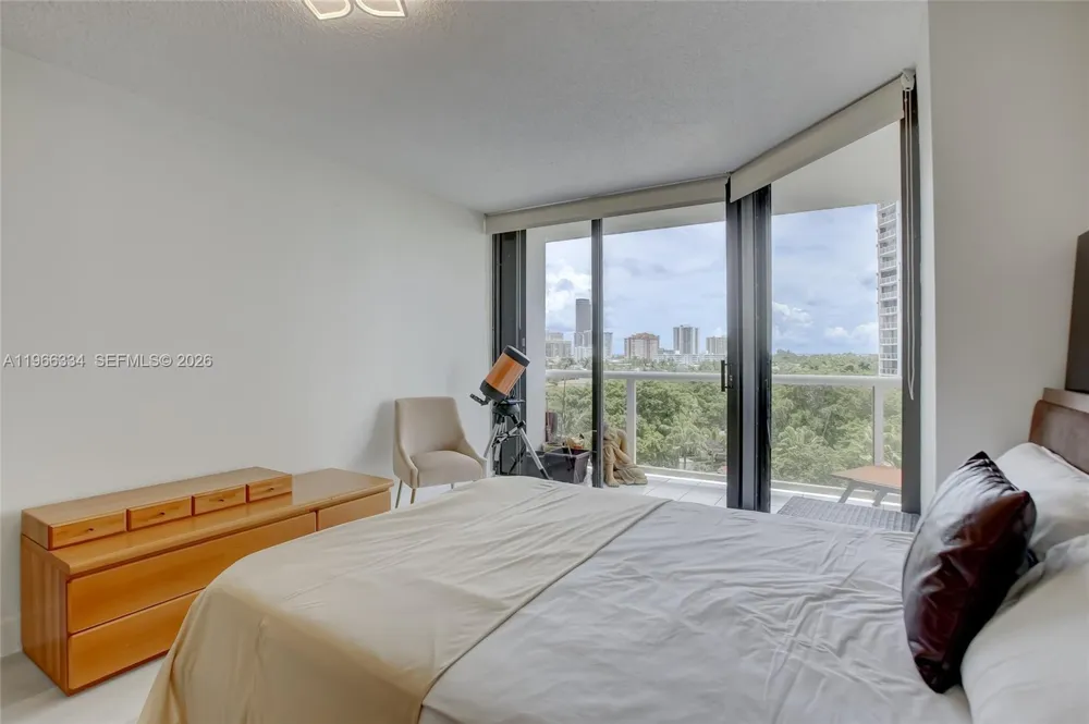 3600 Yacht Club Dr #703 Aventura, FL 33180