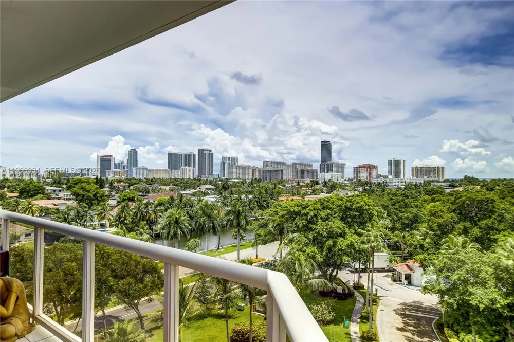 3600 Yacht Club Dr #703 Aventura, FL 33180